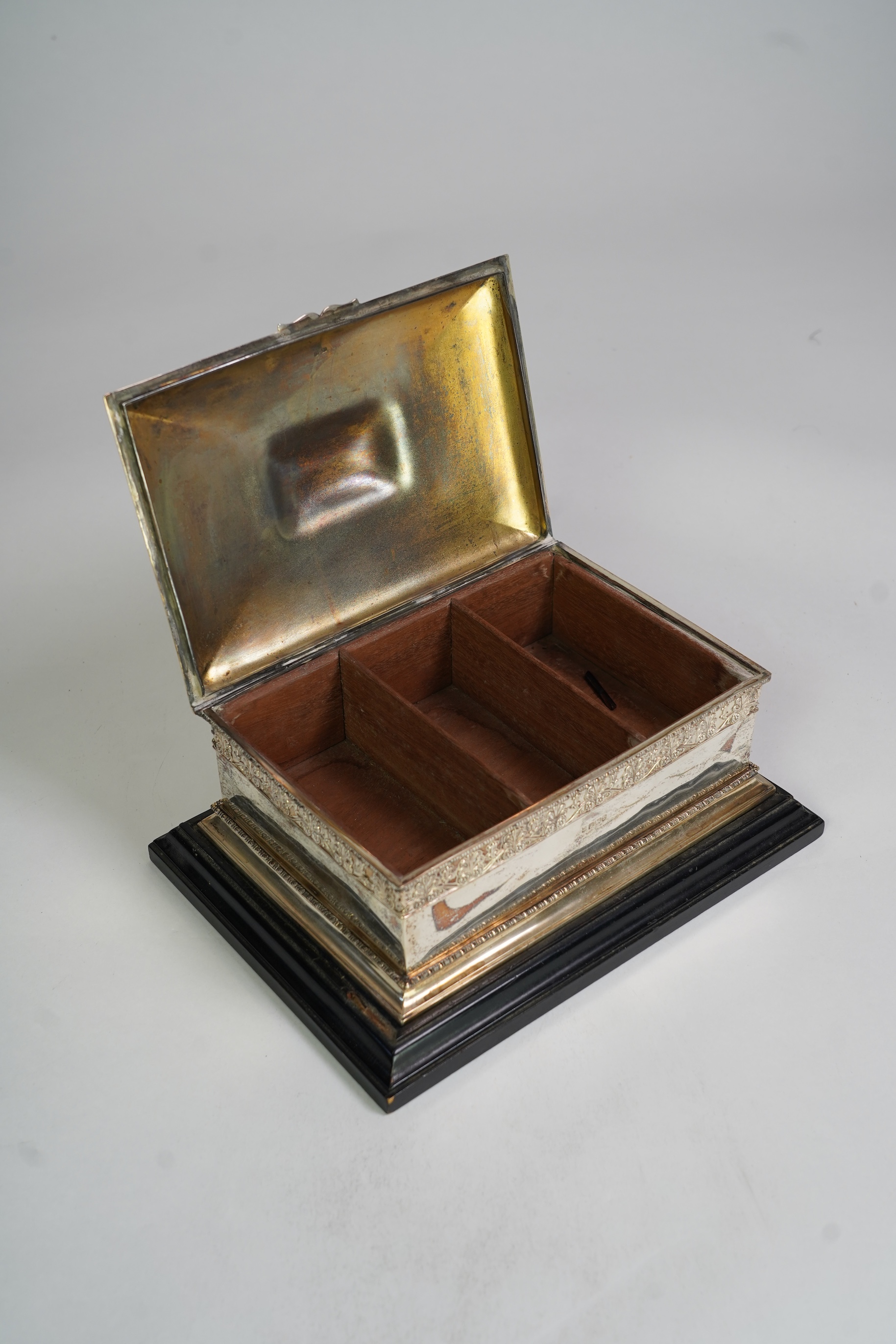 An Edwardian silver presentation cigar box, by Cooper Brothers and Sons